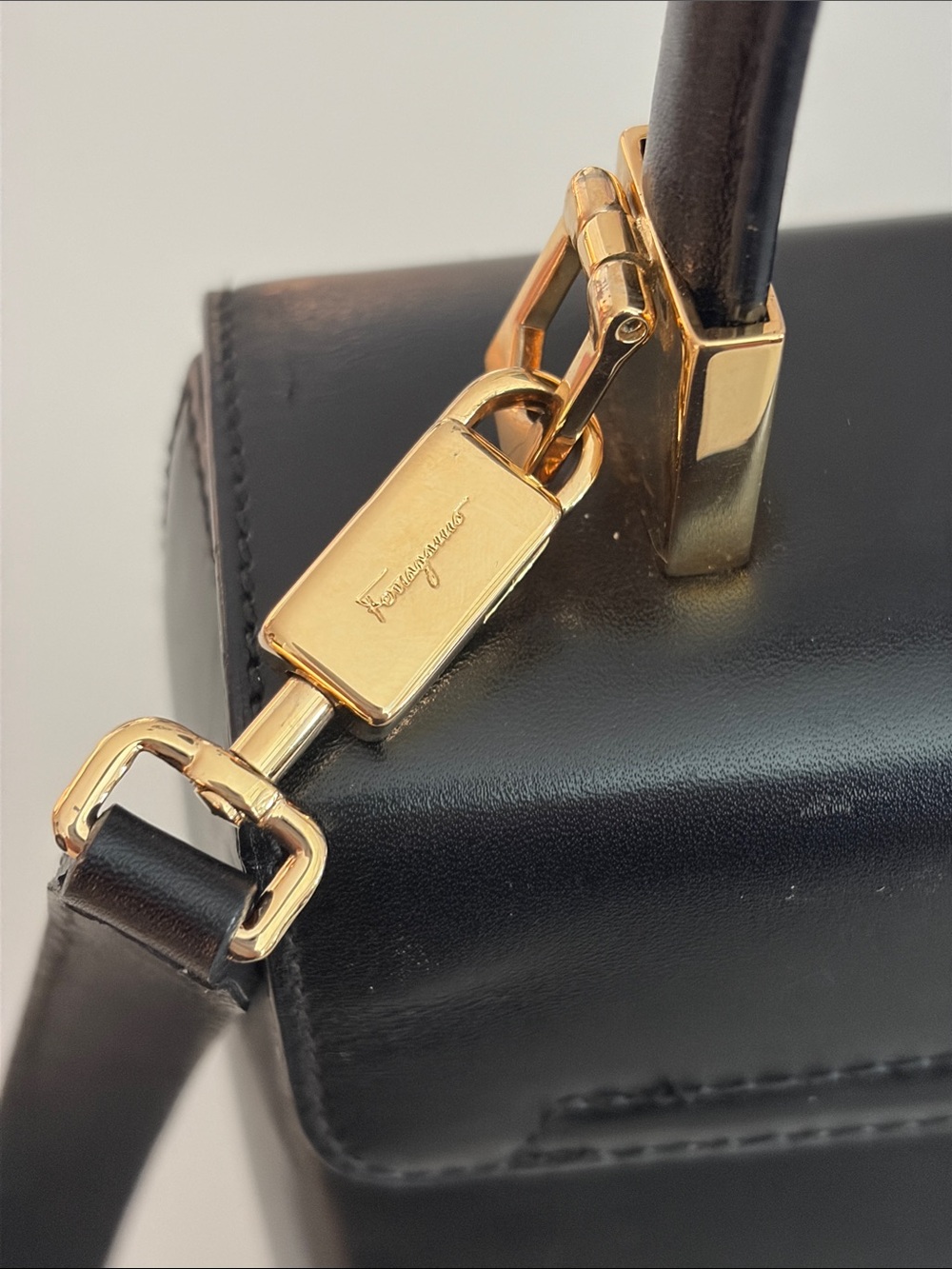 Vintage Ferragamo black Leather Top-Handle Crossbody Bag with Gold Hardware - Picture 4 of 7